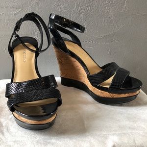 Black and cork wedges